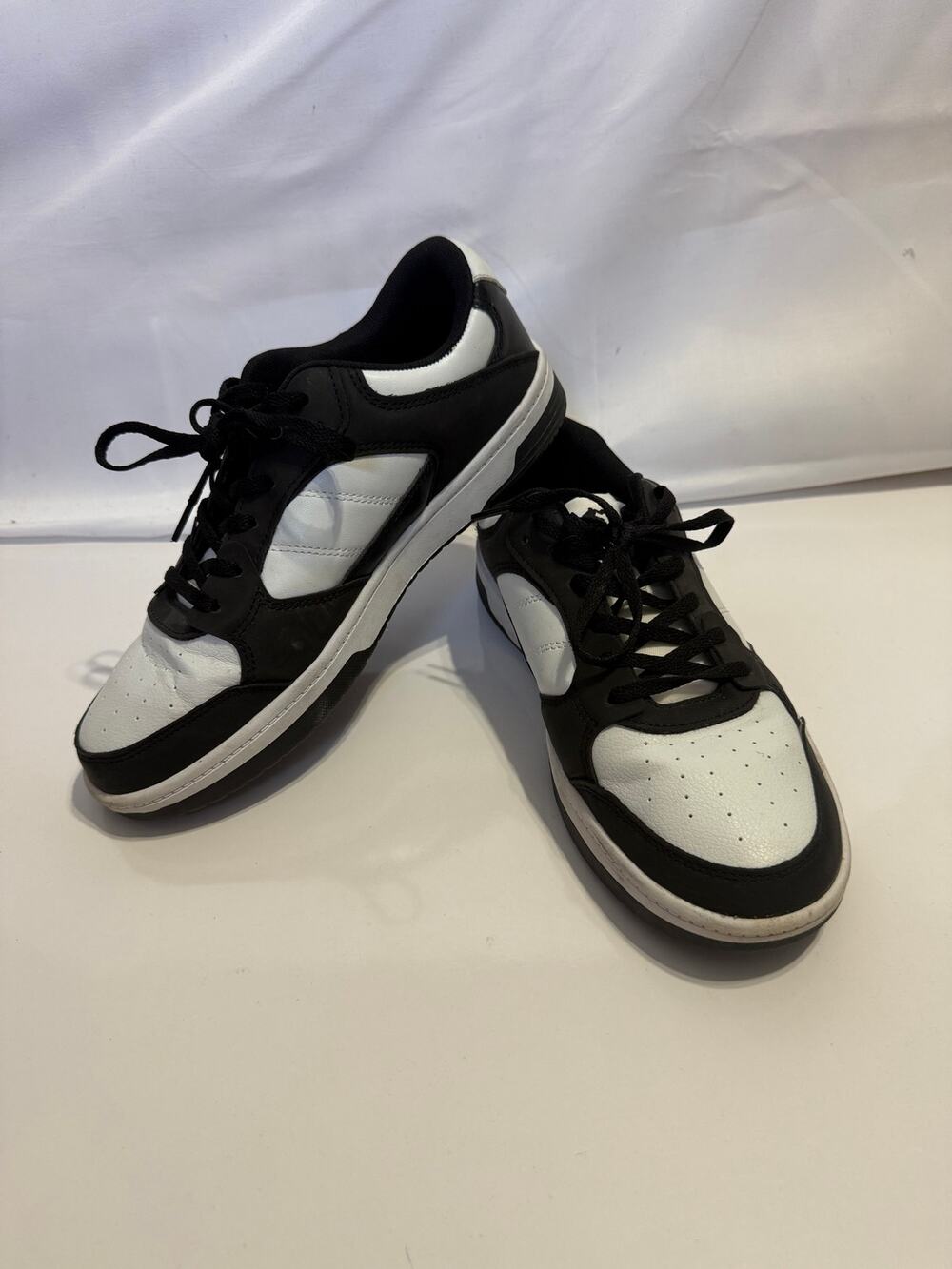 AND1 Black White Low Top Basketball Sneakers Lace Up Athletic Shoes